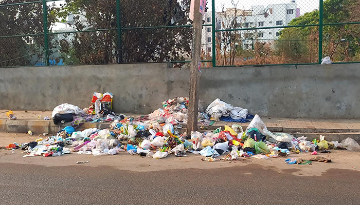 parisara garbage on road