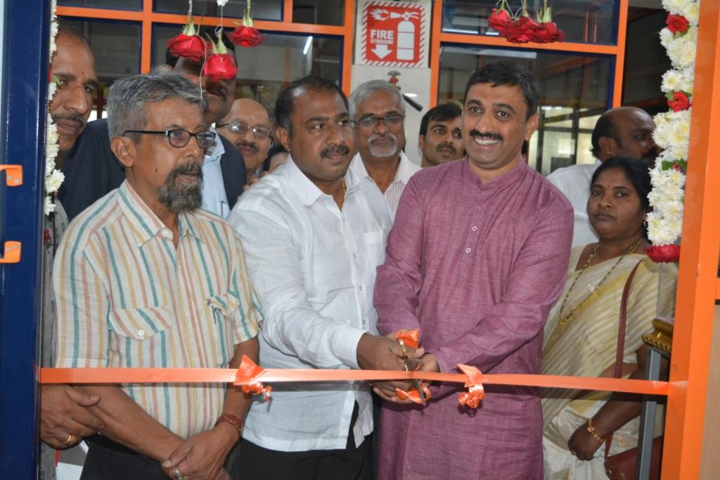 Samarthanam public library inauguration by MLA Sathish Reddy and Mahantesh GK, Founder Managing Trustee of Samarthanam