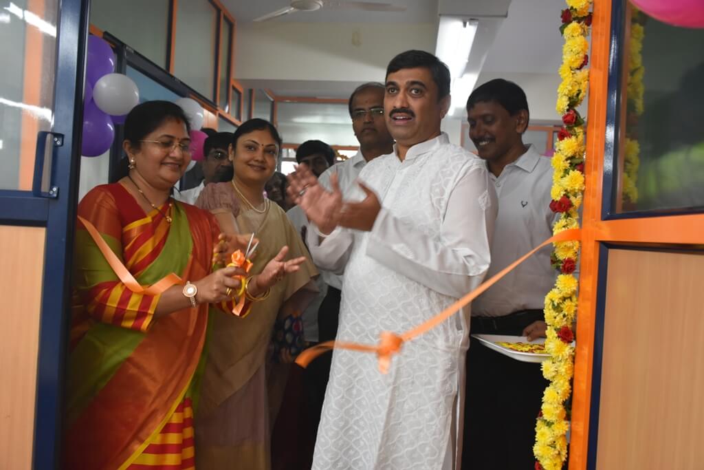 Shashikala Jolle, Hon Minister for Women, Child Development and Empowerment of Differently-abled and Senior Citizens, GoK and Mahantesh G Kivadasannavar, Founder Managing Trustee of Samarthanam inaugurating Samarthanam Tailoring and Beautician Training Centre