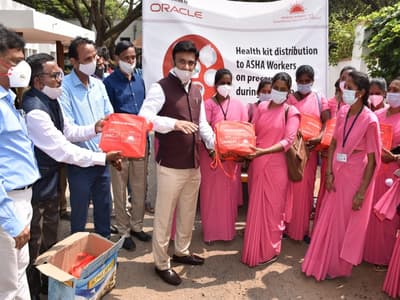 Distribution-of-health-and-hygiene-kits-Asha-workers-across-Karnataka-under-Oracle-CSR-initiative