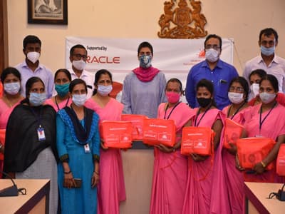 Samarthanam Trust for the Disabled supported by Oracle under its CSR programme-kit distrubution-madikeri-thumbnail