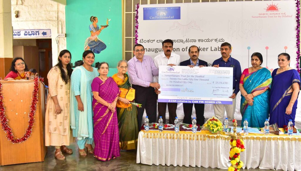 Inauguration-of-Tinker-lab-in-Mahila-Mandali-Vidya-Samsthe-1