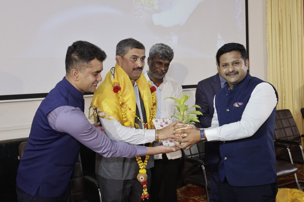 Dr Mahantesh G was the special guest for India 4 IAS Academy’s felicitation-1