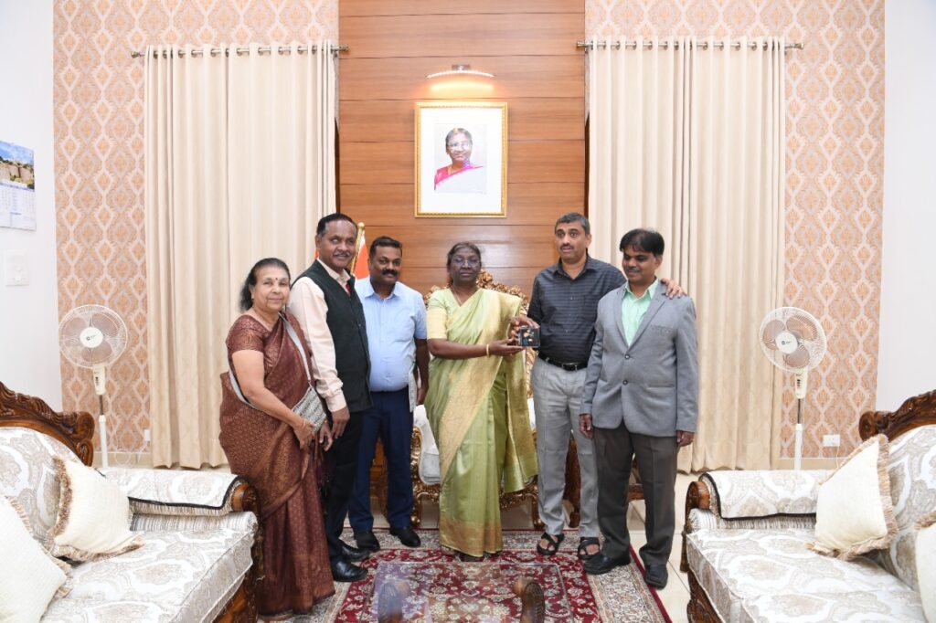 Dr. Mahantesh meet'sthe First Citizen of India, Smt. Droupadi Murmu