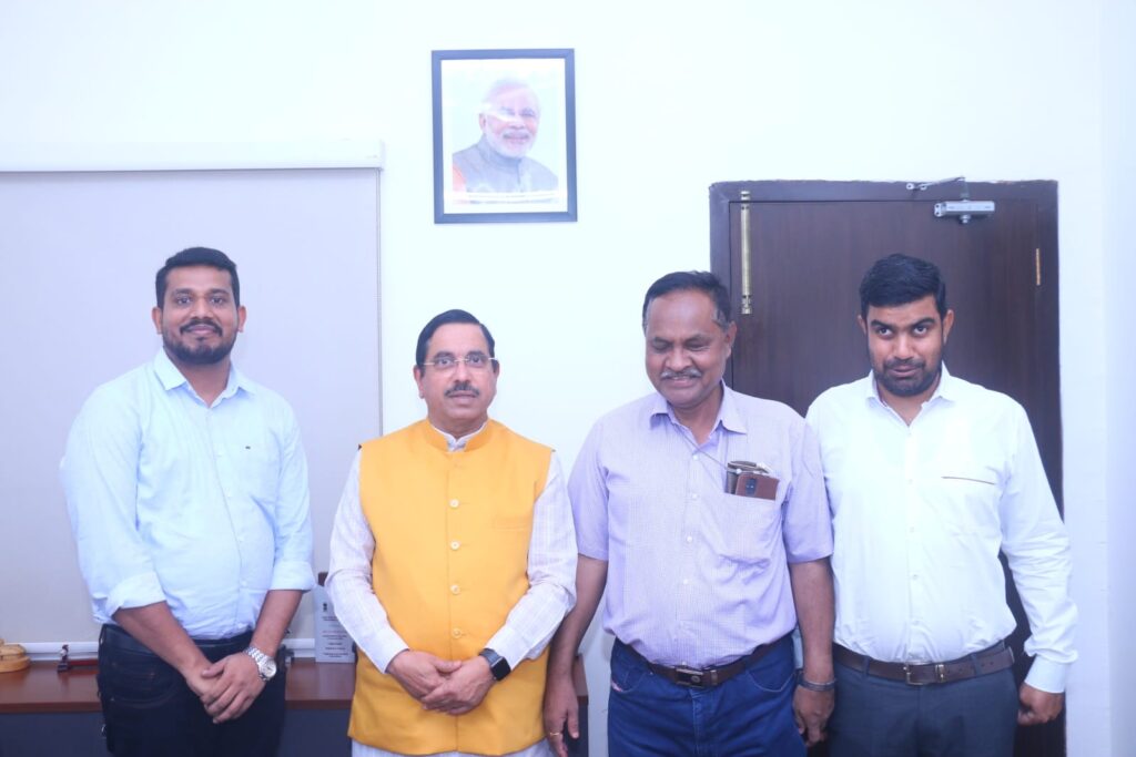 Prahlad Joshi - Minister for Coal & Mines meets Mr Uday Kumar - Trustee Samarthanam