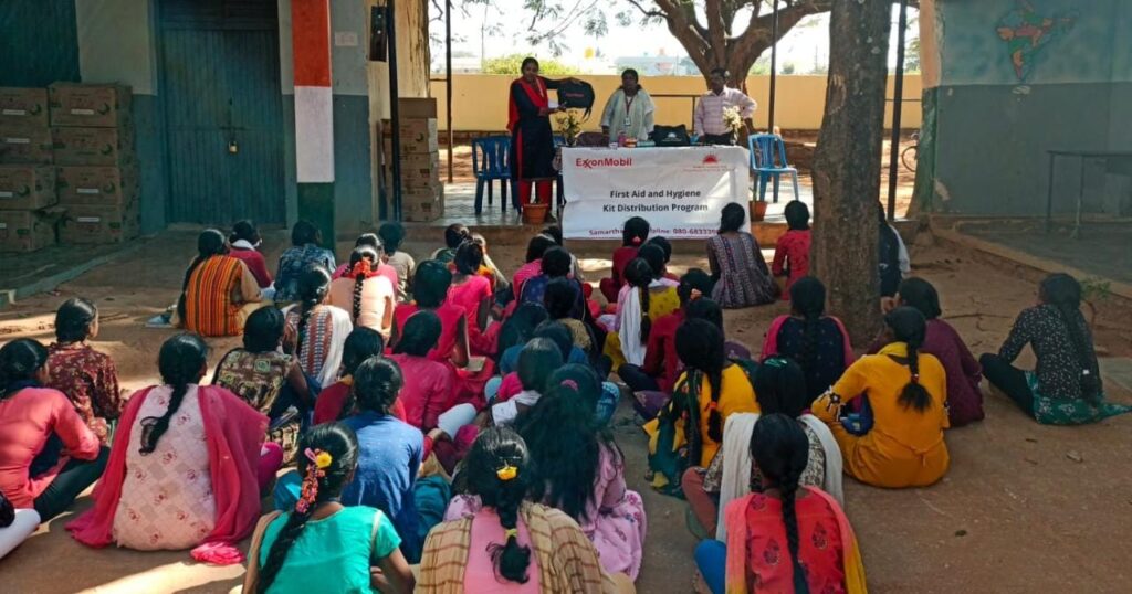 Samarthanam along with ExxonMobil helps Hukikunte Government School in Doddabalapur-1