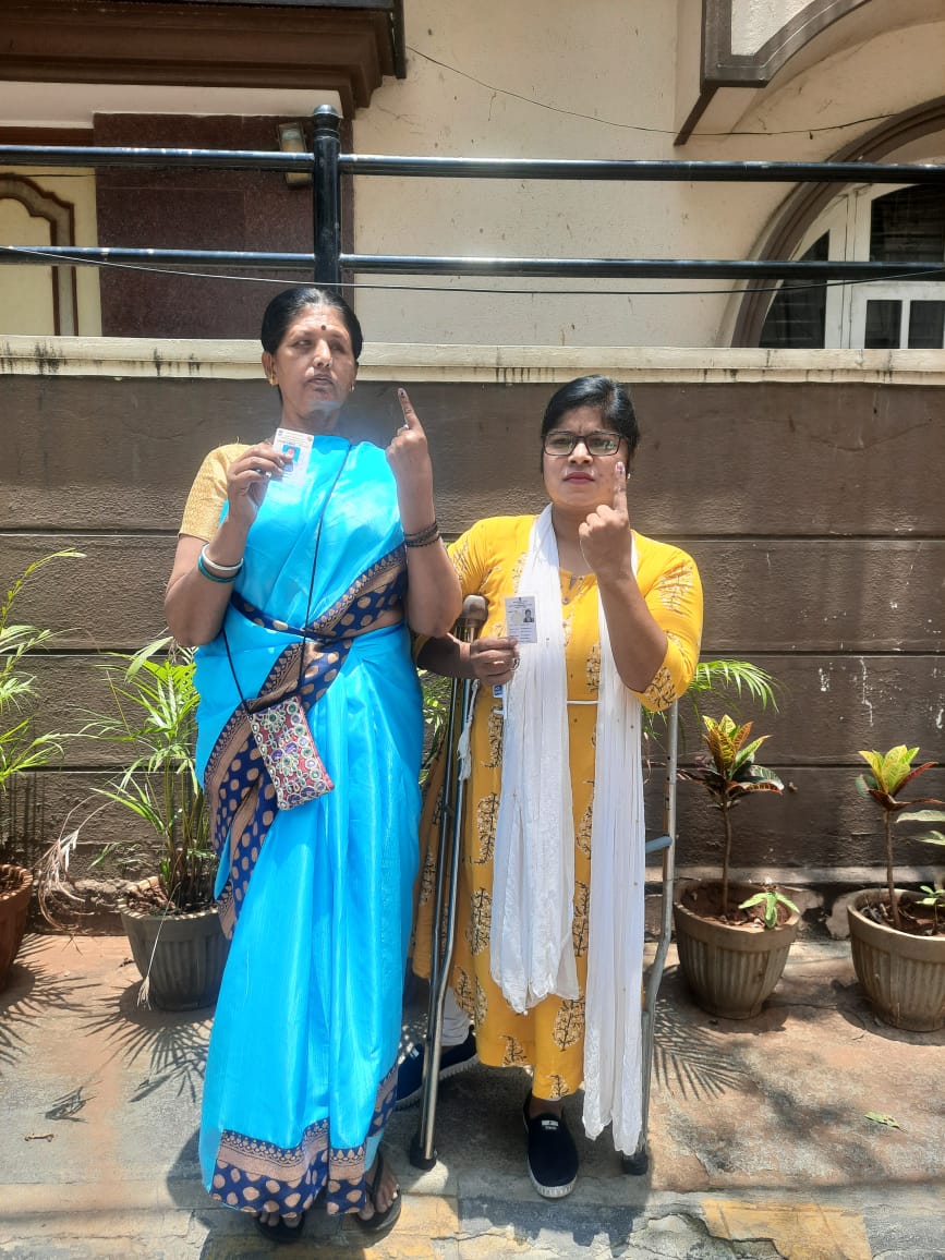 People from Samarthanam Trust cast their votes