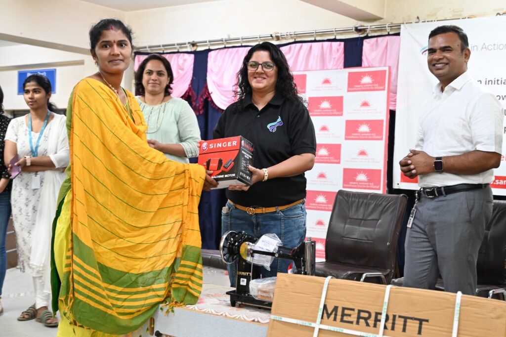Dell women in partnership with Samarthanam distributes Sewing Machine-5