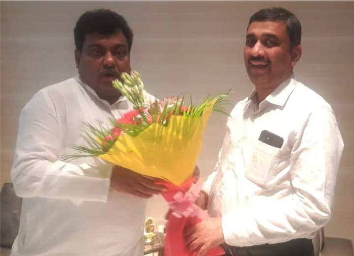 Founder of Samarthanam Trust had a meeting with Shri MB Patil, the Minister for Commerce & Industries and Infrastructure in the Government of Karnataka