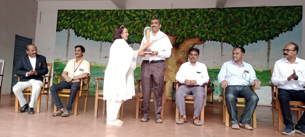 Samarthanam Leaders well-deserved recognition at Maratha Mandal School-1