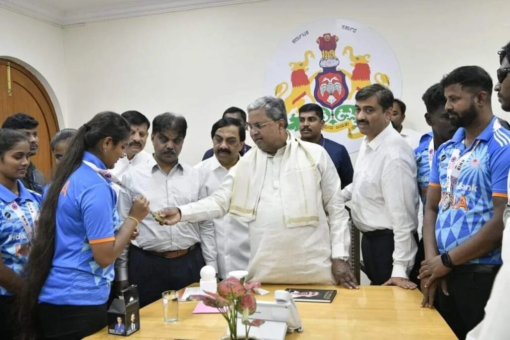 IBSA players received a special honour from Karnataka Chief Minister Siddaramaiah-2