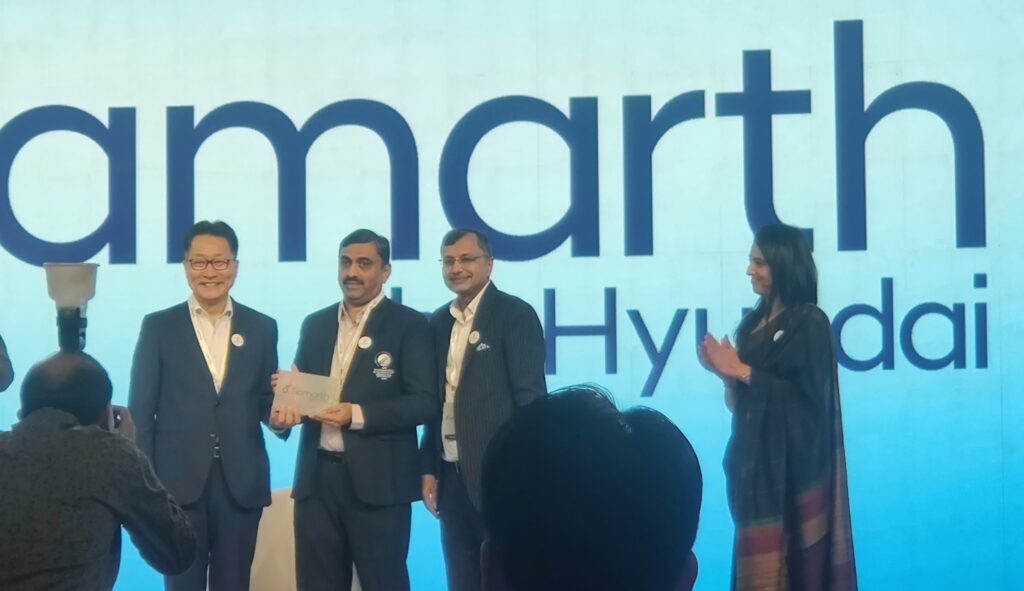 Dr. Mahantesh received a memento on behalf of our CSR partnership with Hyundai Motors India Ltd-2