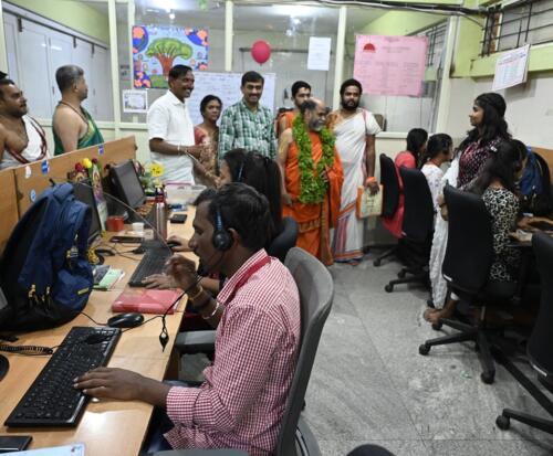 Honored to have Sri Sugunendra Theertha Swamiji from Puthige Matha Udupi visit Samarthanam on 26-09-2023-2