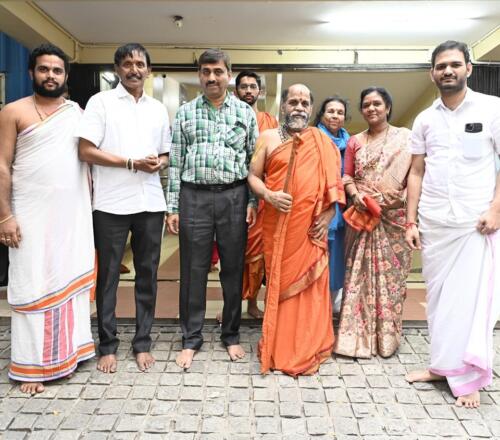 Honored to have Sri Sugunendra Theertha Swamiji from Puthige Matha Udupi visit Samarthanam on 26-09-2023-4