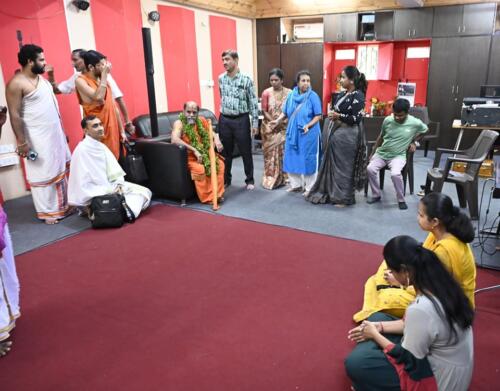 Honored to have Sri Sugunendra Theertha Swamiji from Puthige Matha Udupi visit Samarthanam on 26-09-2023-6