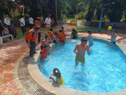Intellectually disabled (ID) students of Samarthanam Mysore School went on a delightful trip to New Sharada Resort in Mysore-2