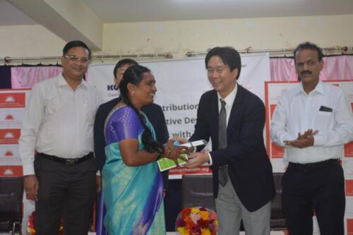 Mr. Kengo Ogawa from Komatsu India Private Limited distributed assistive devices to people with disabilities-4