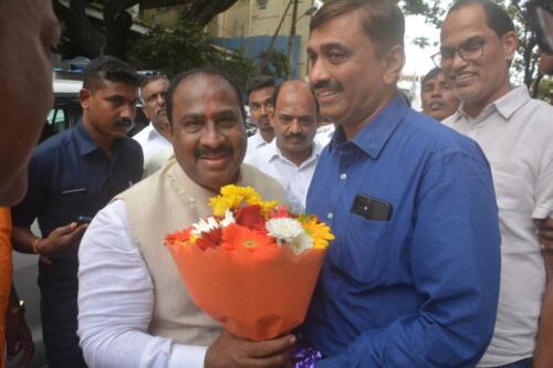 Politician M Satish Reddy visit to Samarthanam-1