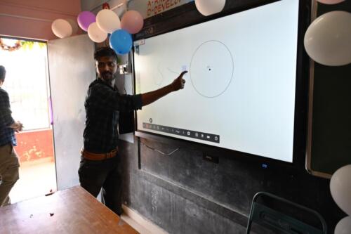 Samarthanam Trust for the Disabled, in partnership with Thermo Fisher Scientific, has launched its Smart Classroom initiative in Government schools-6