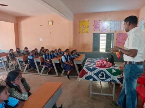 Samarthanam Trust, in partnership with ExxonMobil, conducted a WASH (water, sanitation, and hygiene) sensitization workshop for adolescent girl students of Kantanakunte Govt. School-2