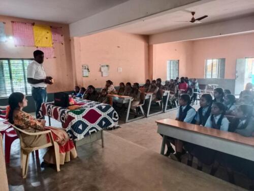 Samarthanam Trust, in partnership with ExxonMobil, conducted a WASH (water, sanitation, and hygiene) sensitization workshop for adolescent girl students of Kantanakunte Govt. School-5