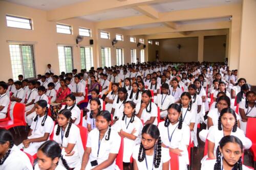 Samarthanam Trust, in partnership with Intel, distributed First Aid Kits, Menstrual Hygiene Kits, and Toiletry items to adolescent girl students-3