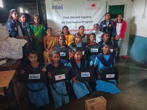 Samarthanam Trust, in partnership with Intel, distributed First Aid Kits and Menstrual Hygiene Kits (MHM) to the adolescent girl students-2