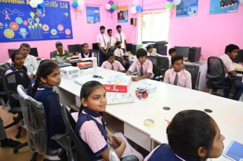 Samarthanam Trust in partnership with United Way Bengaluru, implemented an Innovation and Tinkering Lab at Morarji Desai Residential School, Chakkere-4