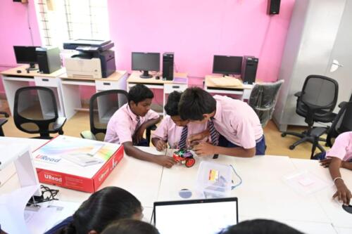 Samarthanam Trust in partnership with United Way Bengaluru, implemented an Innovation and Tinkering Lab at Morarji Desai Residential School, Chakkere-5