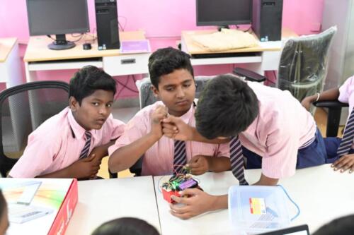 Samarthanam Trust in partnership with United Way Bengaluru, implemented an Innovation and Tinkering Lab at Morarji Desai Residential School, Chakkere-7