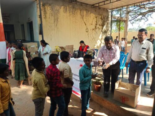 Samarthanam along with ExxonMobil helps Hukikunte Government School in Doddabalapur-4