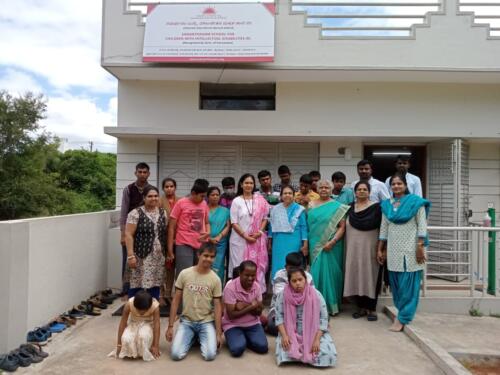 Samarthanam distributed uniforms for children at Mysore ID school-2