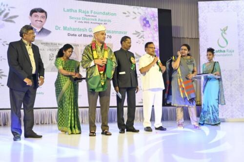 Sevaa Dharmik Award 2022 award given to mahantesh-2