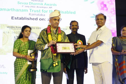 Sevaa Dharmik Award 2022 award given to mahantesh-3