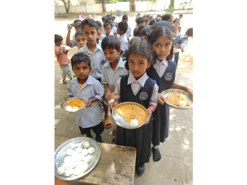 Vidyaprasad, the midday meal initiative of Samarthanam, serves nutritious food along with eggs and bananas to kids-1