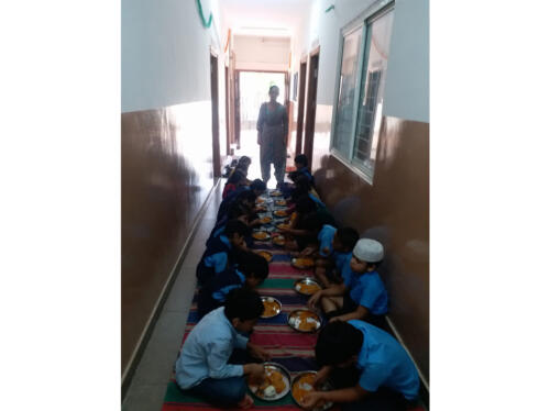 Vidyaprasad, the midday meal initiative of Samarthanam, serves nutritious food along with eggs and bananas to kids-5